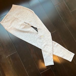 Alo Yoga Waffle light grey height waisted full length leggings